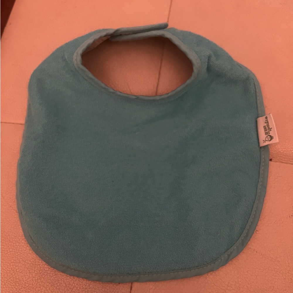 7 brand new, never used Green Sprouts Bibs 3-12mo. 1 brand new Carters bib.